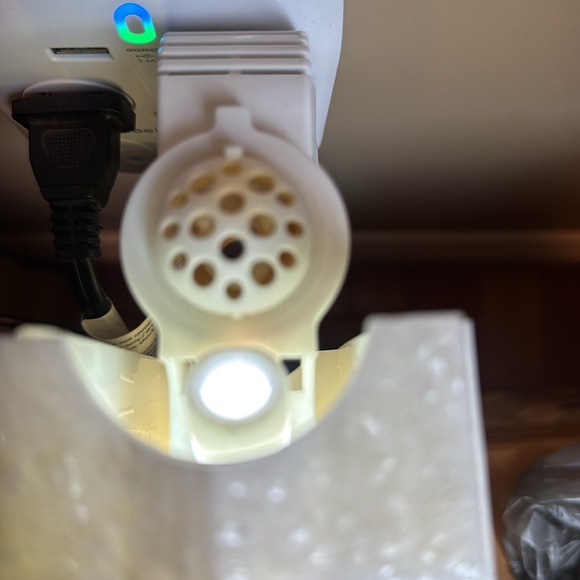 Bath & Body Works Wallflower Plug in Christmas Holiday House with Santa & Sleigh - Picture 5 of 9